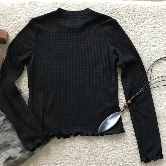 Black Cropped, Waffle Knit Top - Picture 10 of 11